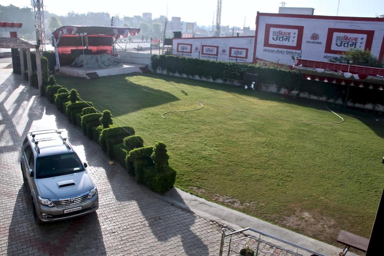 Vinayak Palace Hotel Mathura Zewnętrze zdjęcie