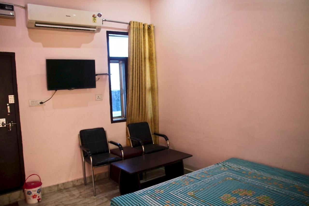 Vinayak Palace Hotel Mathura Zewnętrze zdjęcie